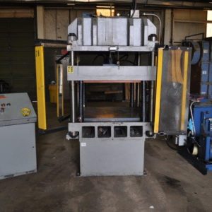 30 TON H & H 4 POST HYDRAULIC PRESS
